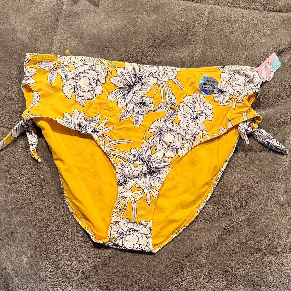 🌺2 for $10🌺 Ardene Yellow Floral Bikini Bottom